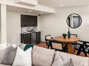 2252 Viewmont Way W, Seattle WA 98199