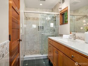 2252 Viewmont Way W, Seattle WA 98199