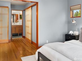 2252 Viewmont Way W, Seattle WA 98199