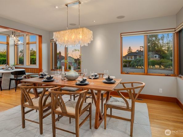 2252 Viewmont Way W, Seattle WA 98199