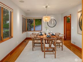 2252 Viewmont Way W, Seattle WA 98199