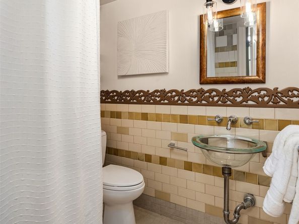 2252 Viewmont Way W, Seattle WA 98199