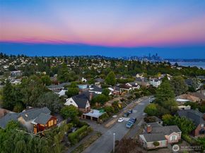 2252 Viewmont Way W, Seattle WA 98199