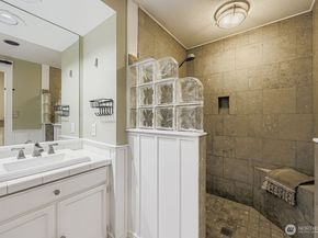 17012 SE 40th Court, Bellevue WA 98008
