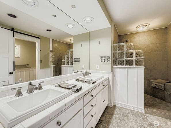 17012 SE 40th Court, Bellevue WA 98008