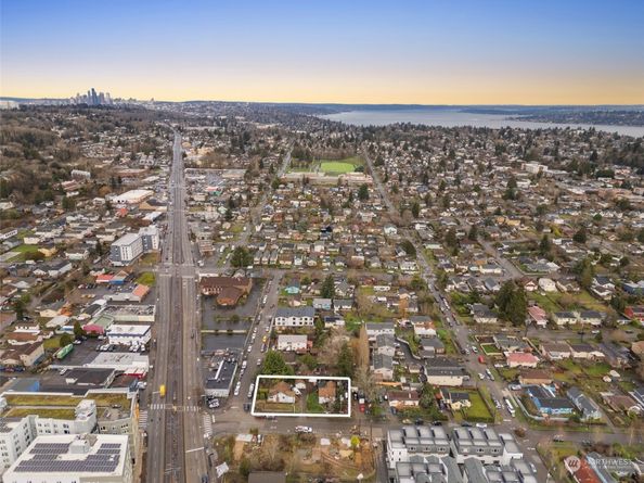 6754 40th Avenue S, Seattle WA 98118