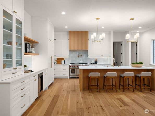 1588 102nd Avenue NE, Bellevue WA 98004