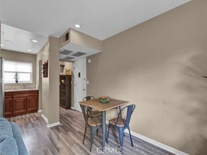 11813 Runnymede Street 44, North Hollywood (los Angeles) CA 91605