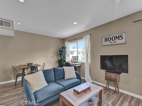 11813 Runnymede Street 44, North Hollywood (los Angeles) CA 91605
