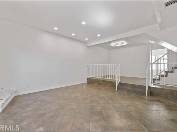 7550 Zombar 11, Van Nuys (los Angeles) CA 91406