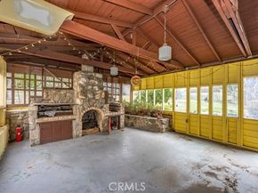 10520 Hillhaven Avenue, Tujunga (los Angeles) CA 91042