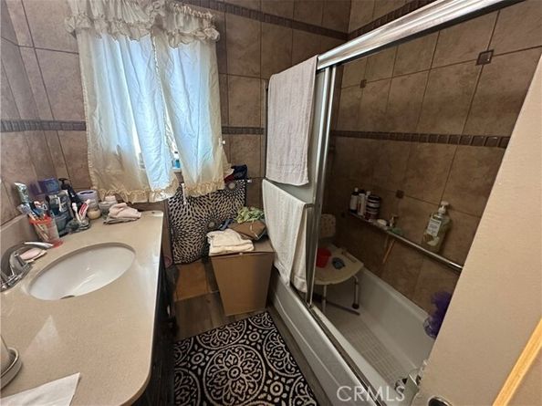 10673 Saticoy Street, Sun Valley (los Angeles) CA 91352