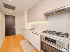 877 Francisco 1717, Los Angeles CA 90017