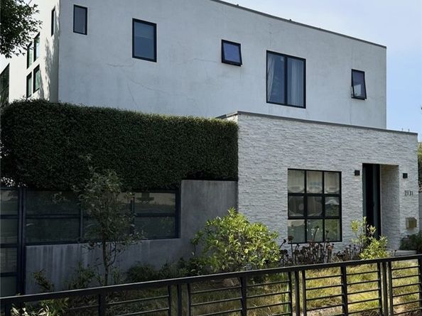 2131 Virginia Avenue, Santa Monica CA 90404
