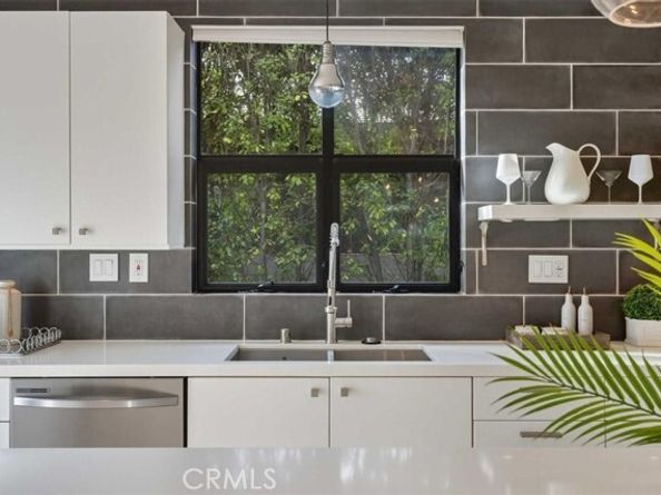 2131 Virginia Avenue, Santa Monica CA 90404