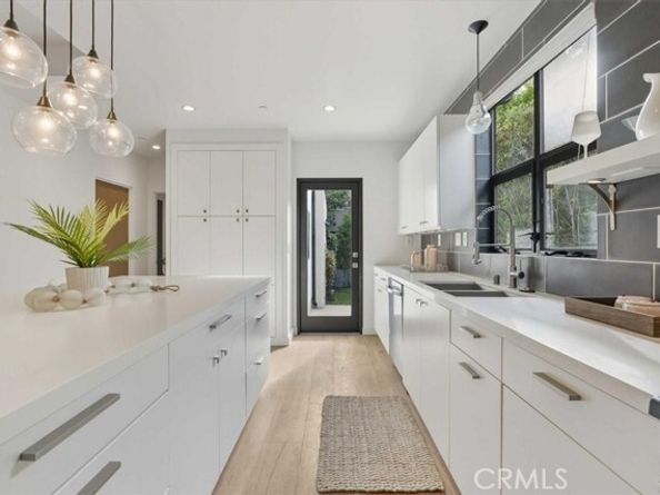 2131 Virginia Avenue, Santa Monica CA 90404
