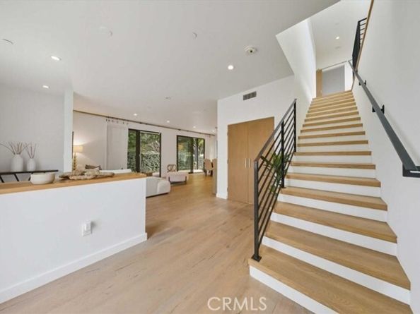 2131 Virginia Avenue, Santa Monica CA 90404