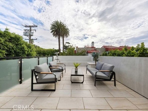 2131 Virginia Avenue, Santa Monica CA 90404