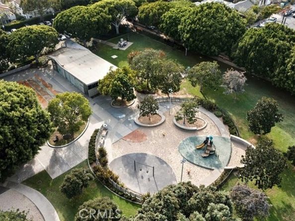 2131 Virginia Avenue, Santa Monica CA 90404
