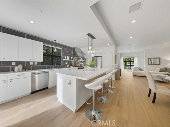 2131 Virginia Avenue, Santa Monica CA 90404
