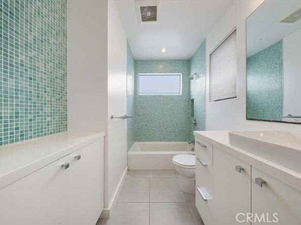 2131 Virginia Avenue, Santa Monica CA 90404