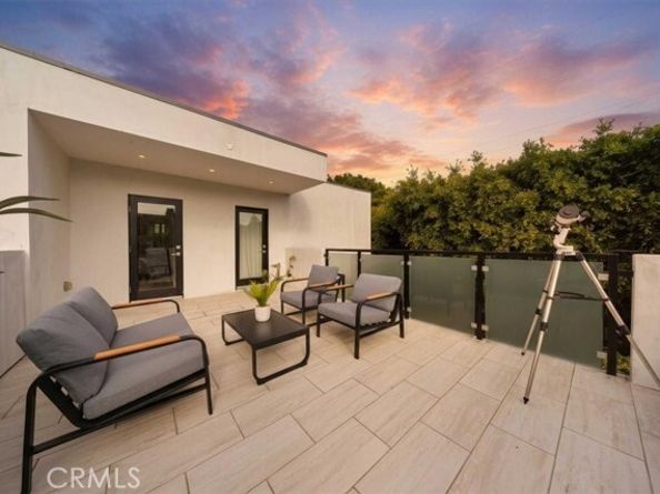 2131 Virginia Avenue, Santa Monica CA 90404