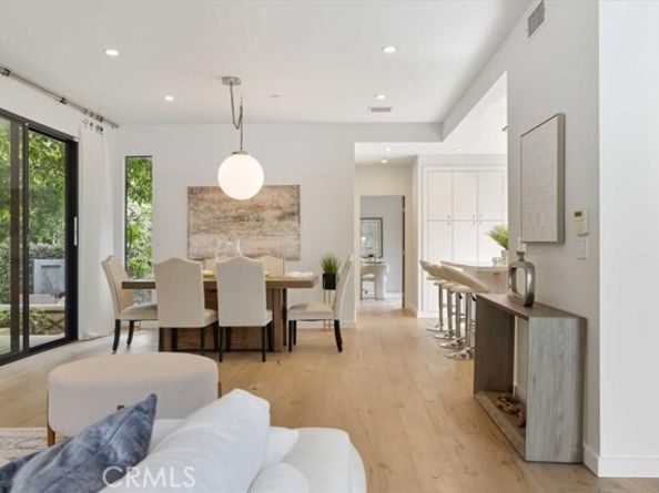 2131 Virginia Avenue, Santa Monica CA 90404