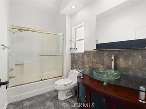 11225 Peach Grove 203, North Hollywood (los Angeles) CA 91601