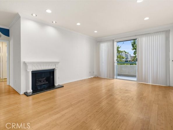 11225 Peach Grove 203, North Hollywood (los Angeles) CA 91601