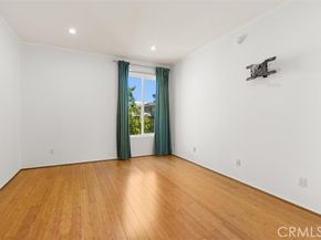 11225 Peach Grove 203, North Hollywood (los Angeles) CA 91601