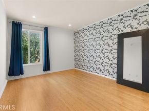 11225 Peach Grove 203, North Hollywood (los Angeles) CA 91601