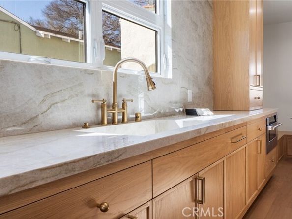 3924 Dublin, Los Angeles CA 90008
