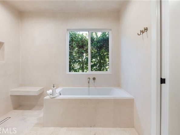 3924 Dublin, Los Angeles CA 90008