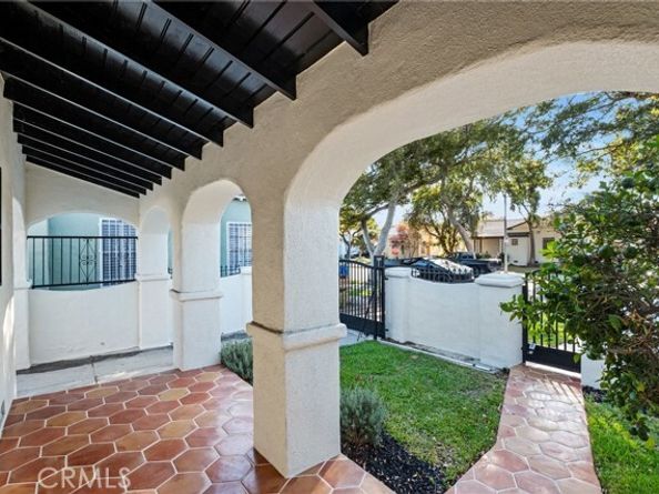 3924 Dublin, Los Angeles CA 90008