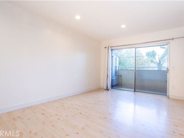 6255 Woodman ave Unit 207, Los Angeles CA 91401
