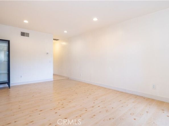 6255 Woodman ave Unit 207, Los Angeles CA 91401