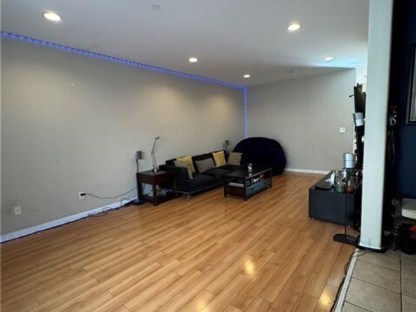 12375 Osborne Place 07, Pacoima (los Angeles) CA 91331