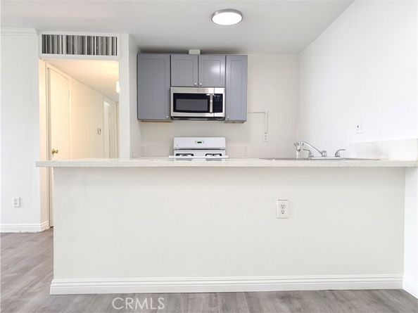 8601 International 177, Canoga Park (los Angeles) CA 91304