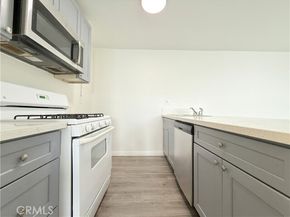 8601 International 177, Canoga Park (los Angeles) CA 91304