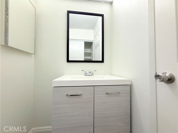 8601 International 177, Canoga Park (los Angeles) CA 91304