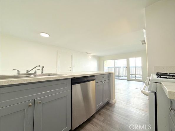 8601 International 177, Canoga Park (los Angeles) CA 91304