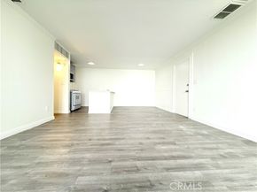 8601 International 177, Canoga Park (los Angeles) CA 91304