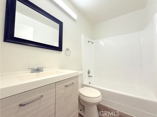8601 International 177, Canoga Park (los Angeles) CA 91304