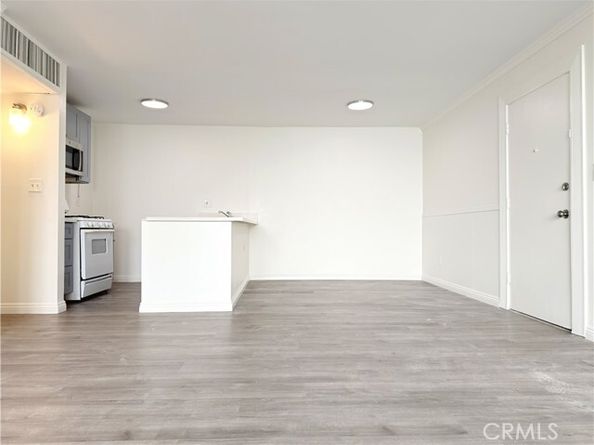 8601 International 177, Canoga Park (los Angeles) CA 91304