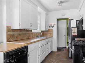 6818 Varna Avenue, Los Angeles CA 91405