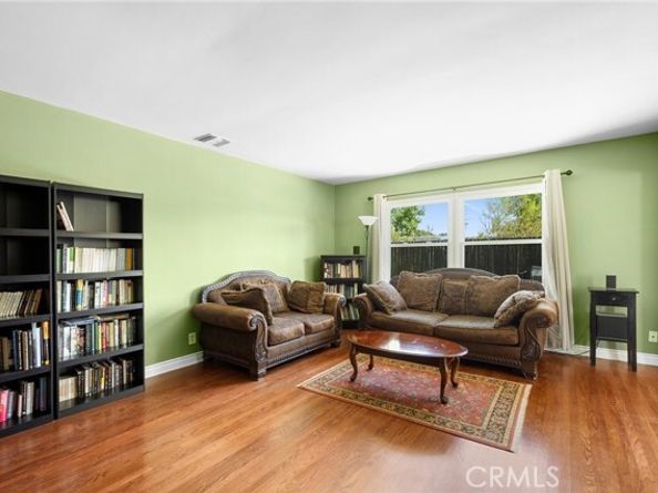 6818 Varna Avenue, Los Angeles CA 91405