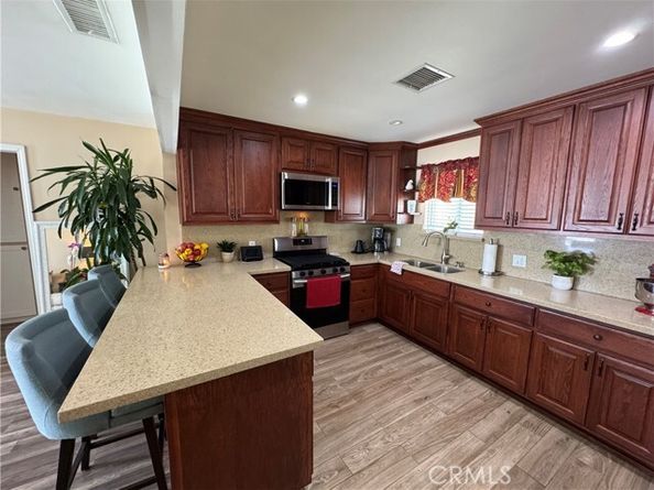 15057 Paddock Street, Sylmar (los Angeles) CA 91342
