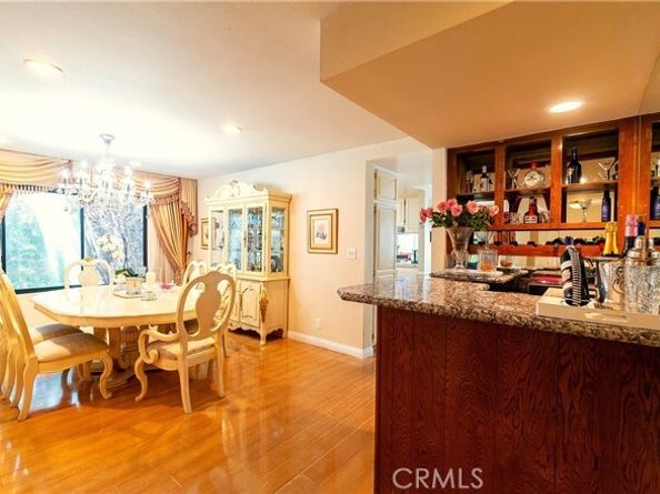 18759 Hatteras Street 25, Tarzana (los Angeles) CA 91356