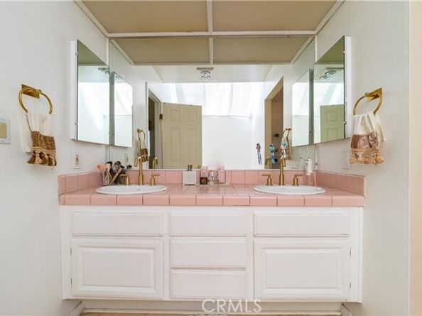 18759 Hatteras Street 25, Tarzana (los Angeles) CA 91356