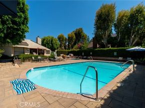 18759 Hatteras Street 25, Tarzana (los Angeles) CA 91356